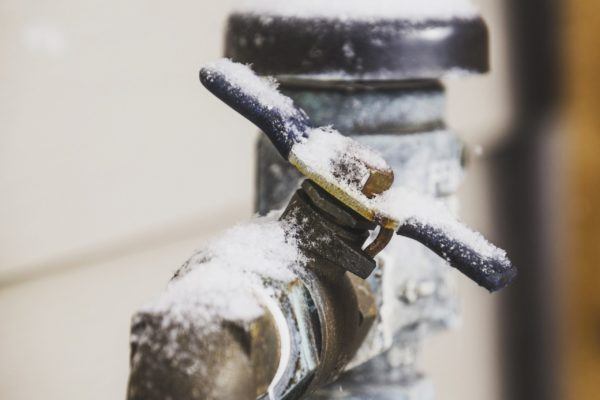 Frozen Plumbing Pipes in Residential Area in Wheeling, IL